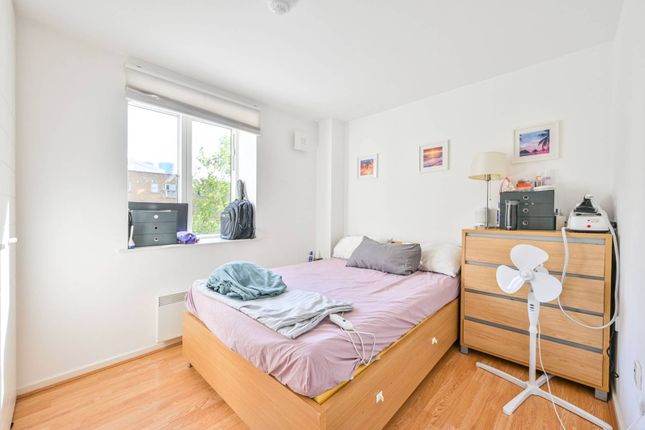 Thumbnail Flat for sale in Seacon Tower, Docklands, London