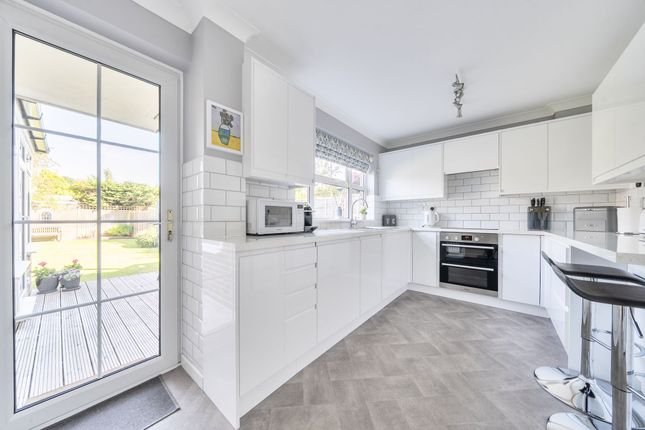 3 Oakmeadow Close, Emsworth photo 2