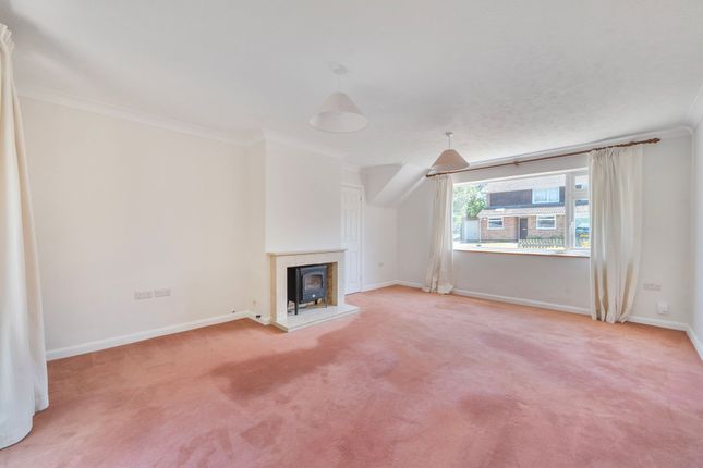 2 Grayshott Close, Winchester photo 4