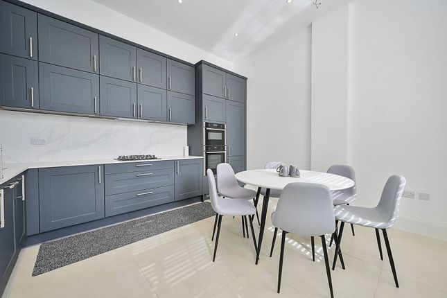 2-bed house on Uxbridge Road, Hanwell, £3,000/mo