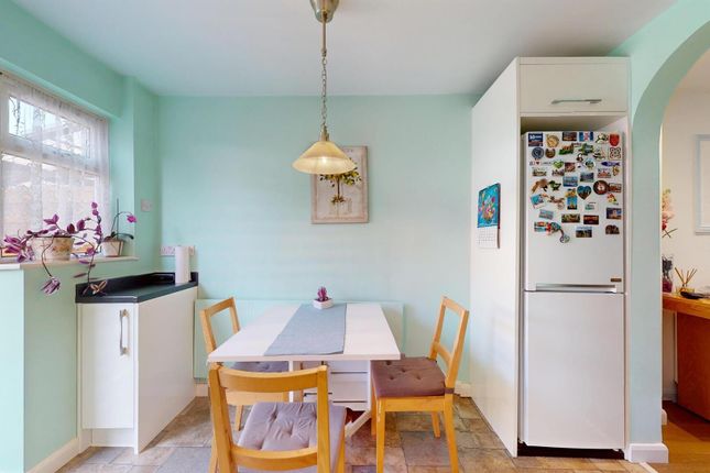 Dining Room  For Sale At E16 By Barrain London Est