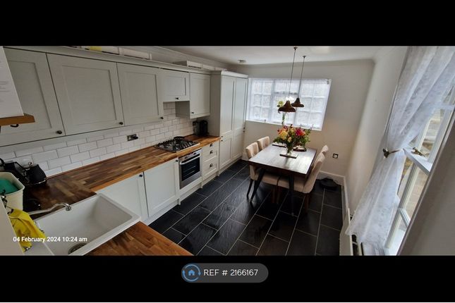 Thumbnail Flat to rent in Lower Richmond Road, London