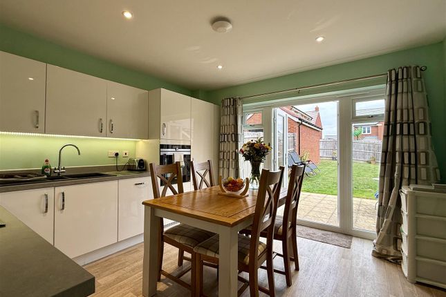 22, Dunnock Close, Hereford photo 3