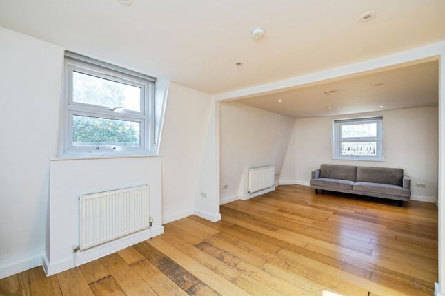 Flat 4, 94, White Horse Road, London photo 2