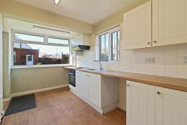 80, Storrs Road, Chesterfield photo 2