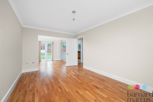 House 1, Amber Close, County Gate, New Barnet, En5 photo 2