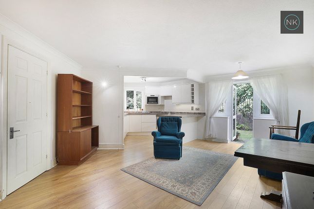 Flat 7, Village Heights, Woodford Green photo 2