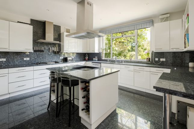 Villa Russo, 16A The Bishops Avenue, London photo 4