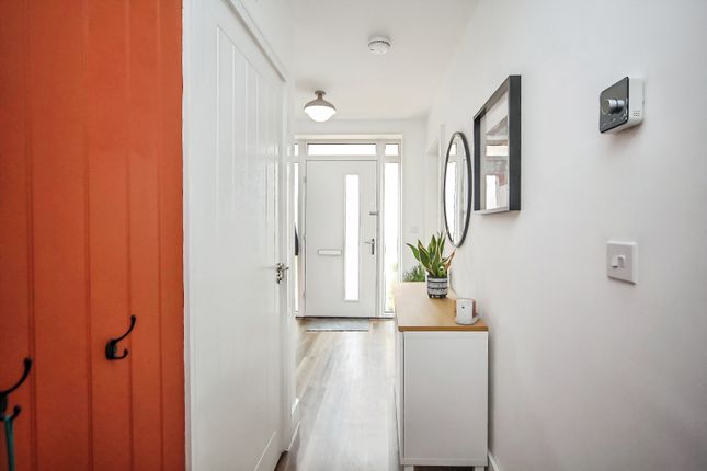 1, Hughes Close, Rugby photo 2