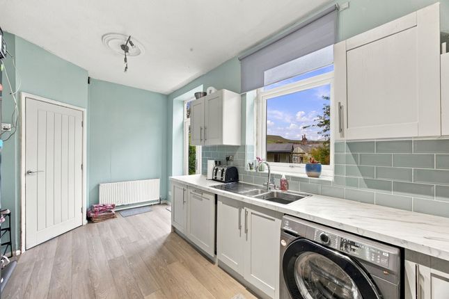 14 Booth Crescent, Rossendale photo 4