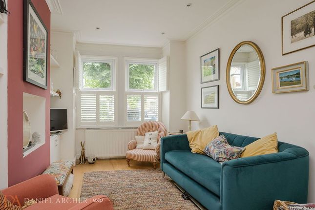 14, Aston Road, London photo 4