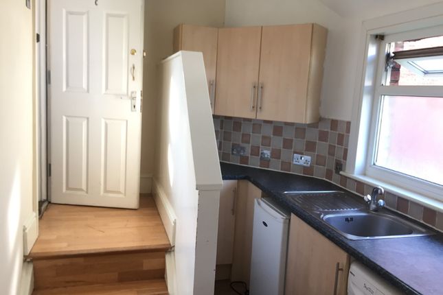 Thumbnail Flat to rent in Park Avenue, London