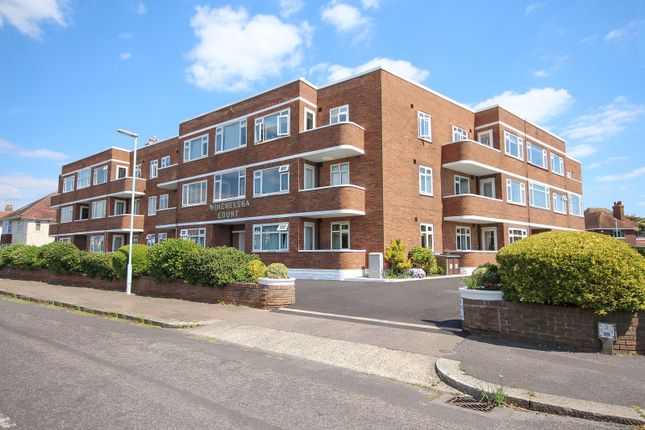 Flat to rent in Winchelsea Gardens, Worthing