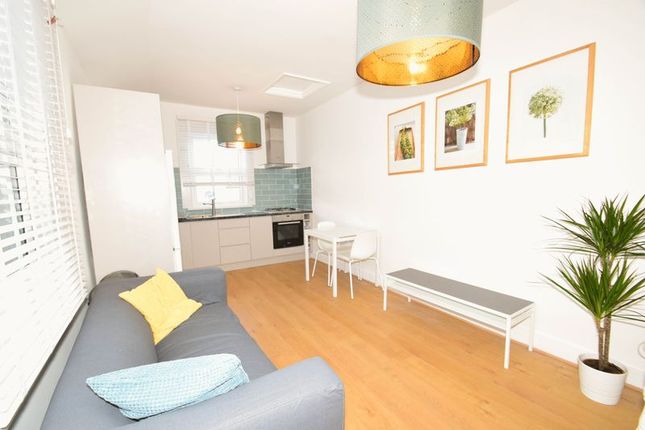 Flat to rent in Victory Road Mews, London