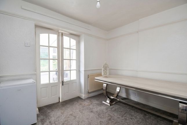 3 Barclays Avenue, Salford photo 4