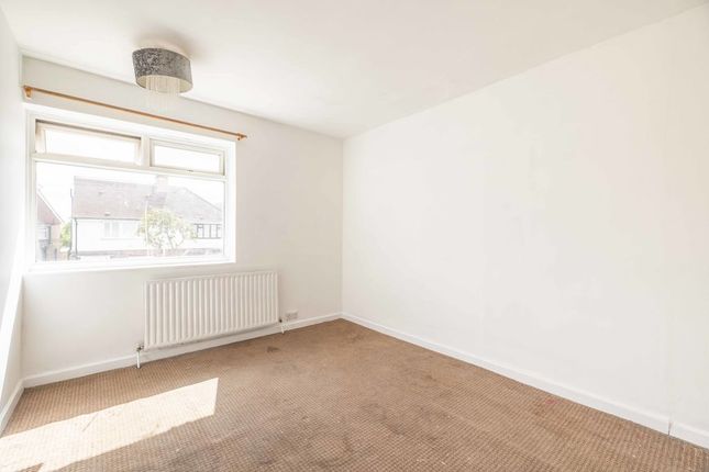 147, Burns Avenue, Feltham photo 2