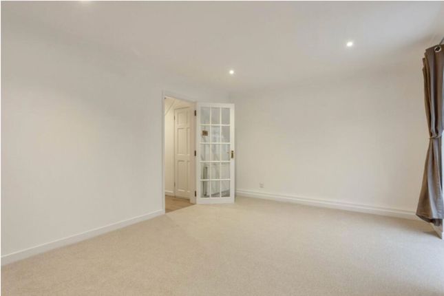 10 Church Road, Ascot photo 3