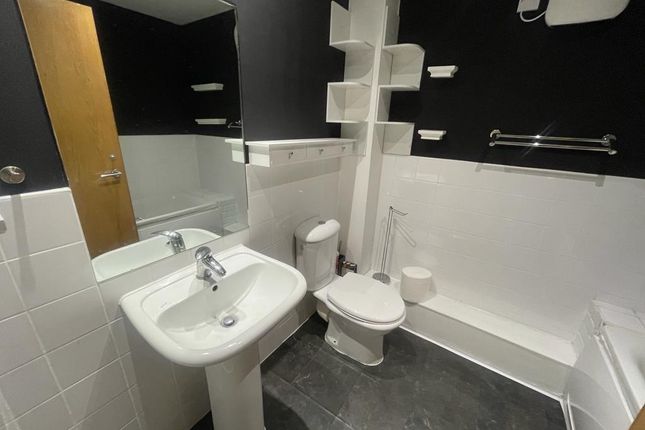 Apartment 602, Landmark House, Bradford photo 5