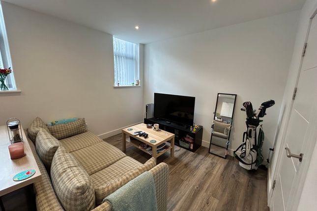 Flat 4 53 , Stacey Road, Cardiff photo 3
