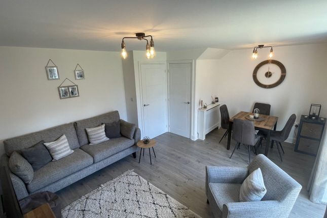 6, Pinderhill Mews, Wakefield photo 3