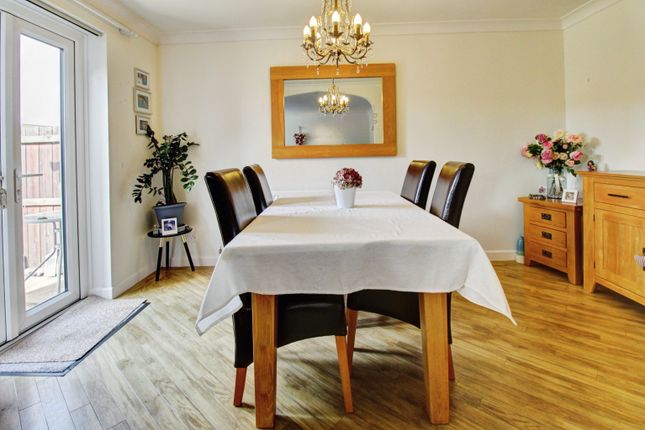 3 Giles Court, Norwich Road, Claydon photo 2
