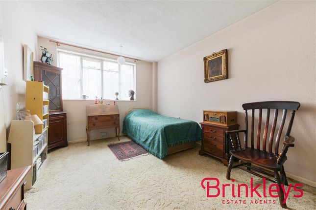Flat for sale in Harwood Court, Upper Richmond Road, London