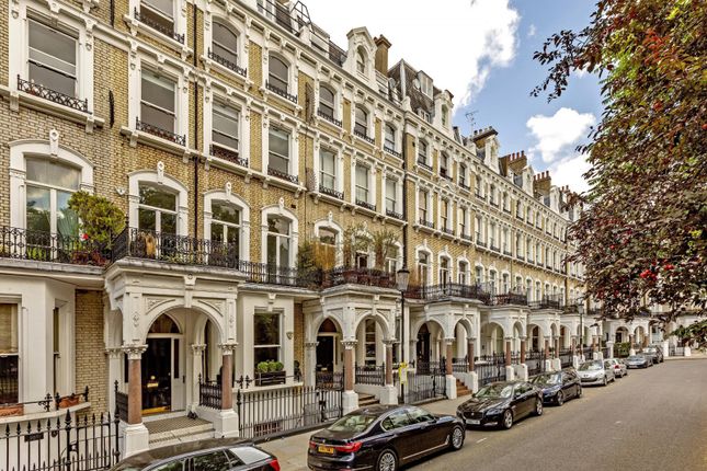 Flat to rent in Redcliffe Square, London