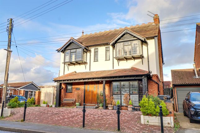 4-bed house on 28, Waarden Road, Canvey Island, £500,000