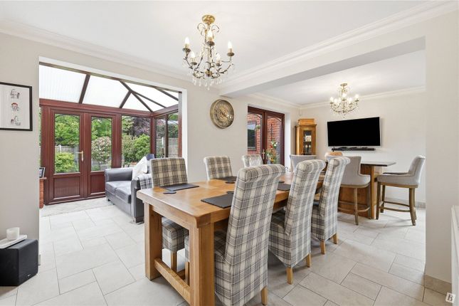 49, Gladden Fields, Chelmsford photo 3