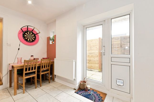 47a, Haydons Road, London photo 3
