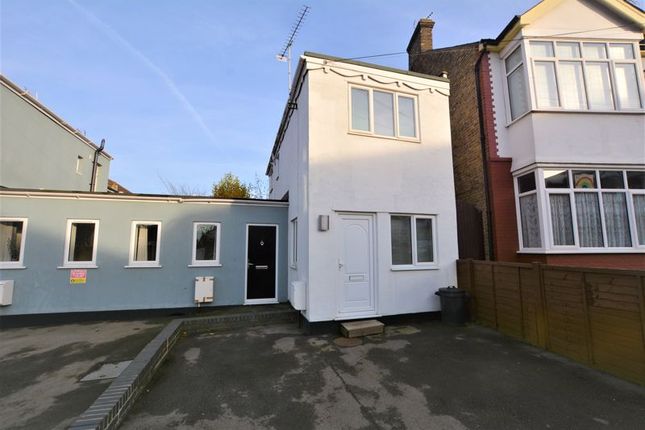Thumbnail Link-detached house to rent in Sandown Avenue, Westcliff-On-Sea