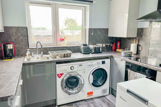 16 Bowstone Rise, Bolton photo 4