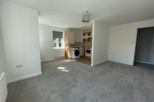 2, Castle Stream Court, Dursley photo 3