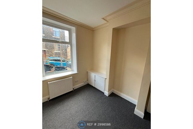 Flat, Walton St, Colne photo 4