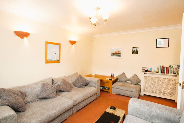 30 Heol Pentre'r Felin, Llantwit Major photo 3