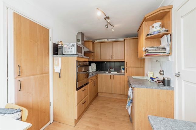 6, Rutland Place, The Rutts, Bushey photo 2