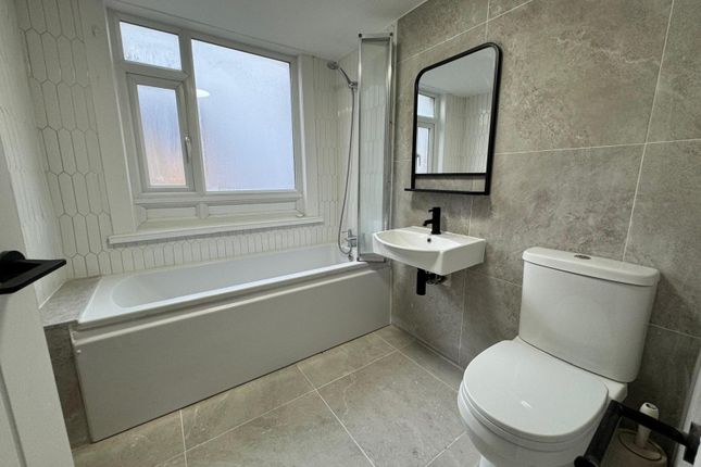 121, Wandsworth High Street, London photo 5