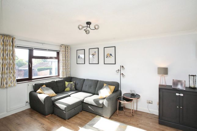 5, Holme Close, RUGBY photo 3