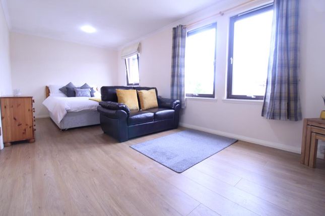 Studio flat on Aberdeen, £525/mo