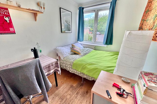 Room 2, 1 Goodinge Close, London photo 2