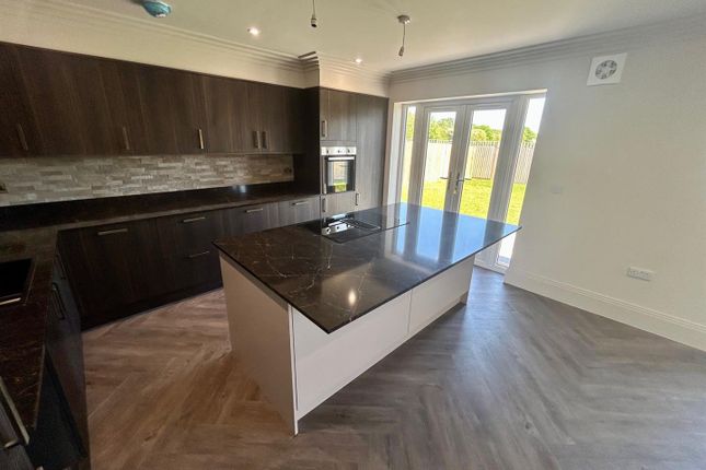 Kitchen 3.Jpg
