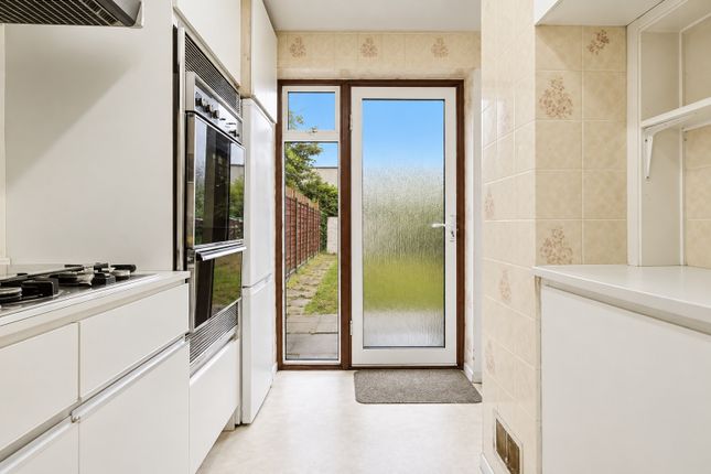 26, Colin Drive, London photo 3
