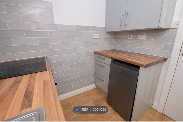 Flat, Westwood, Scarborough photo 2