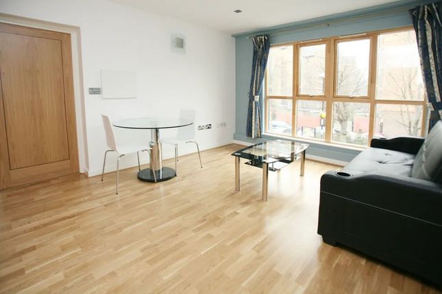 Flat 1, City East Building, London photo 2