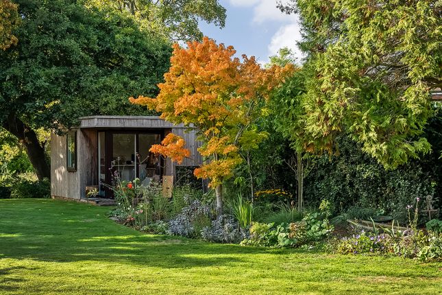 Pond Cottage, The Green, Shamley Green photo 4