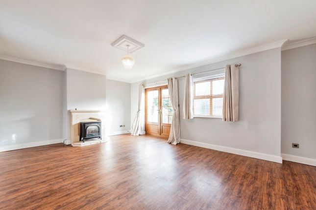 35, Newton Way, GRANTHAM photo 2