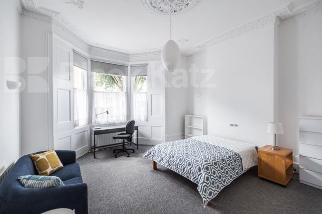 Alexandra Grove, London photo 3