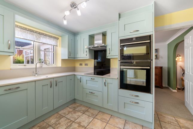 1 Willow Bank, Pershore photo 4