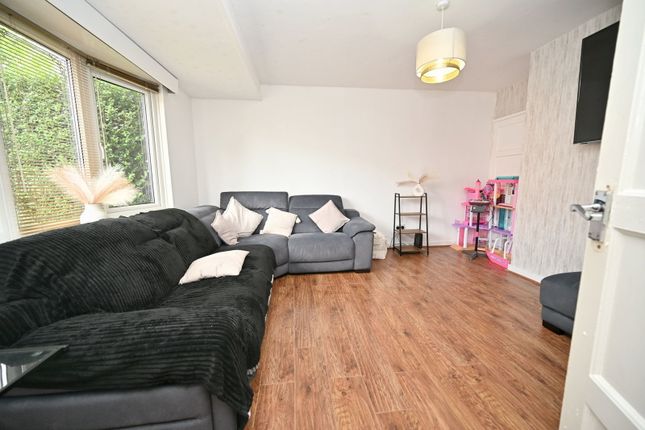 52, Standhill Crescent, Barnsley photo 4