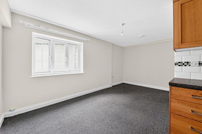 6 Bakers Mews, Fore Street, Cullompton photo 3